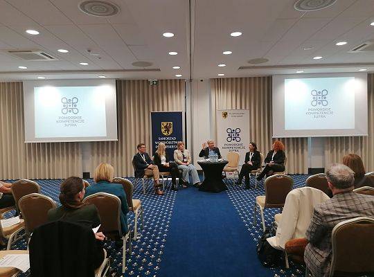 Promocja Nadmorskiego Branżowego Centrum Umiejętności na wojewódzkiej konferencji „Kompetencje Jutra: Człowiek-Technologia-Odpowiedzialność” w Malborku.